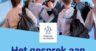 gesprek aan het schoolhek.jpg