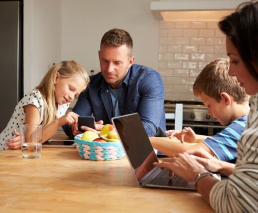 schermtijd gezin.jpg